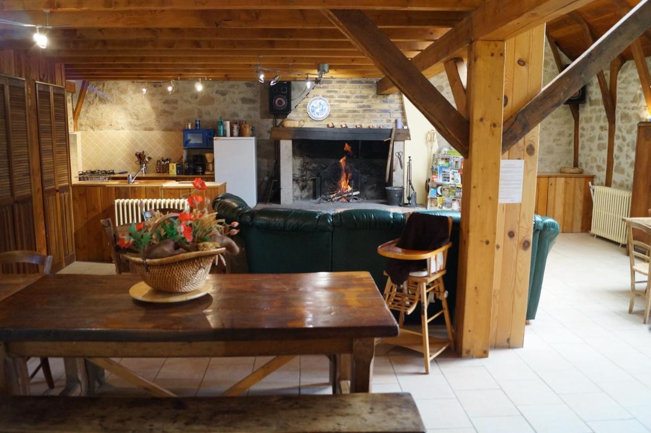 Gîte de 2 à 18 personnes Saint-Exupéry-les-Roches Extérieur photo