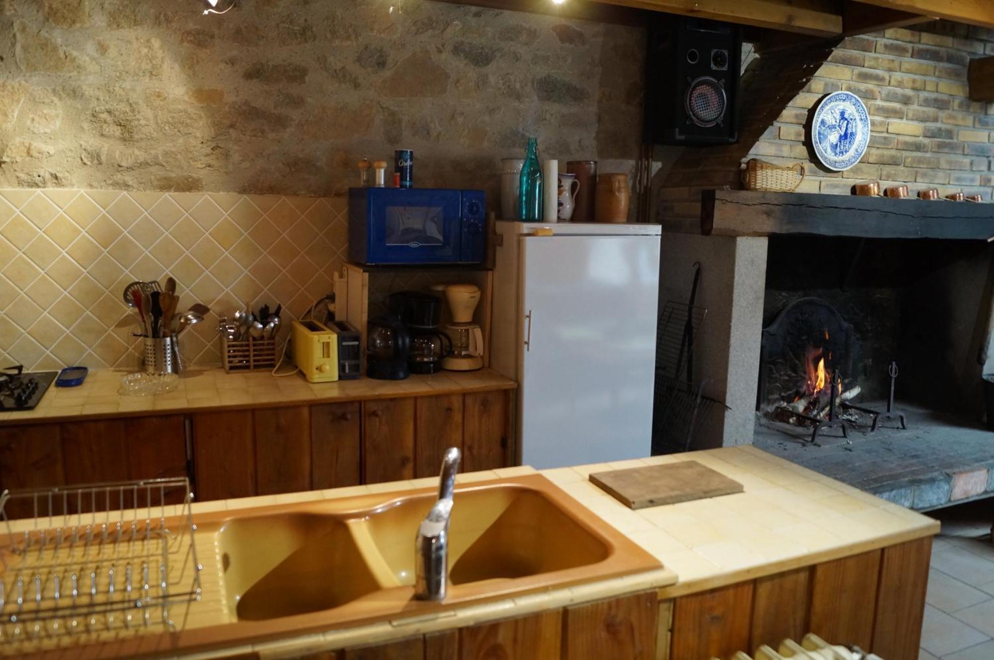 Gîte de 2 à 18 personnes Saint-Exupéry-les-Roches Extérieur photo